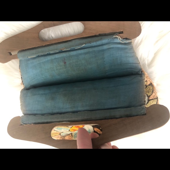 Vintage embroidered purse - Picture 4 of 6